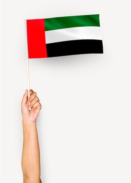 Kostenloses Foto hand, die flagge von vereinigte arabische emirate zeigt