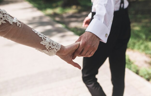 Hands close-up von Newlyweds