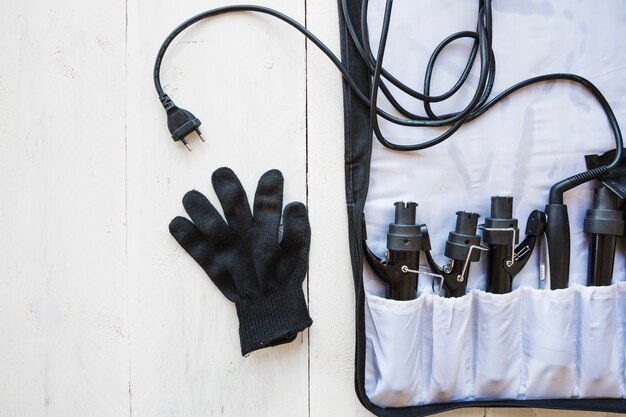 Handschuhe und Friseurausrüstung