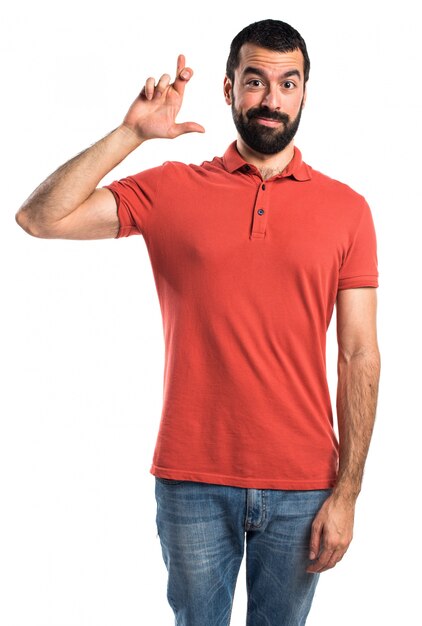 Handsome Mann mit den Fingern überqueren