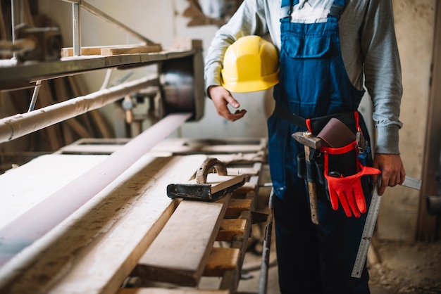 Handwerker in der Garage