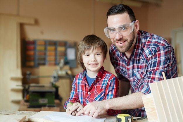 Kostenloses Foto handwerker vater und sohn