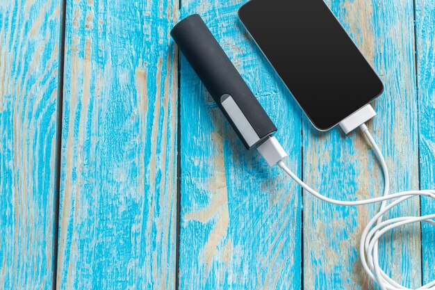 Handy mit Akku-Powerbank verbinden