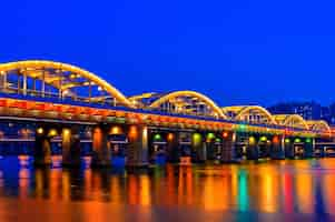 Kostenloses Foto hangang-brücke in der nacht in seoul, südkorea