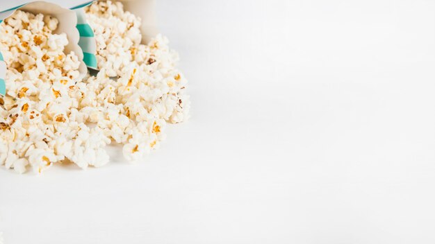 Kostenloses Foto haufen leckeres popcorn