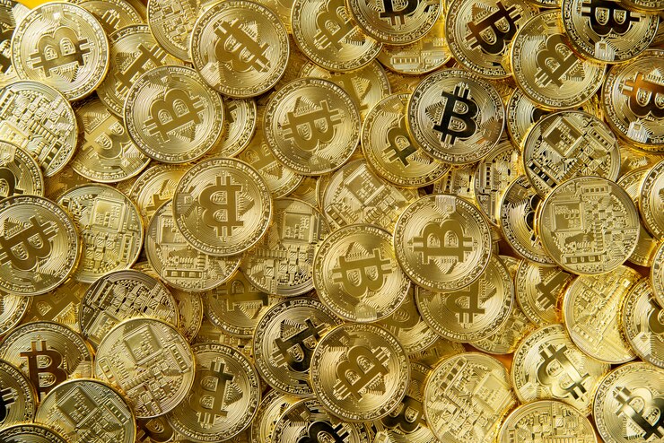 Kostenlose Foto haufen von gold-bitcoin-geld
