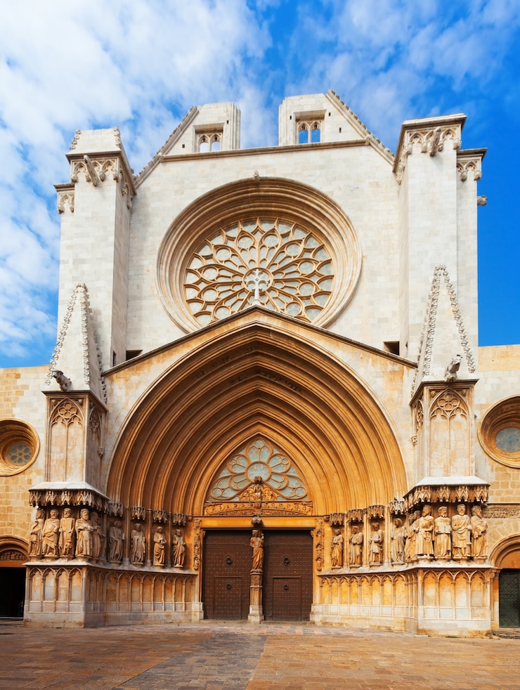 Kostenlose Foto hauptfassade der kathedrale von tarragona