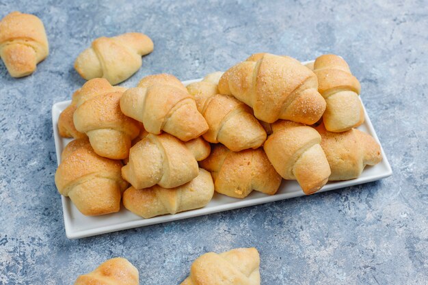 Hausgemachte Kugelach mit Marmeladenfüllung