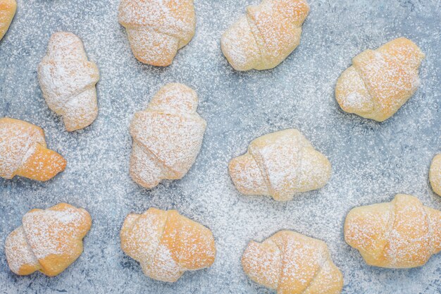 Hausgemachte Kugelach mit Marmeladenfüllung