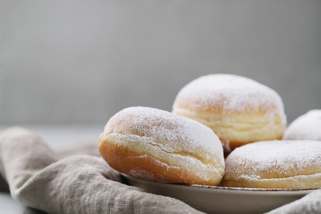 Hausgemachte leckere Donuts zum Nachtisch