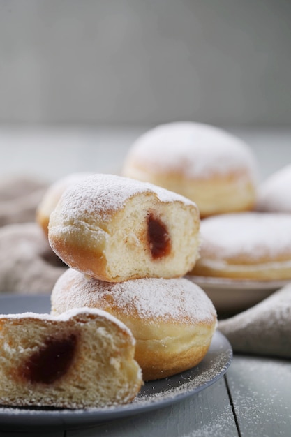 Kostenloses Foto hausgemachte leckere donuts zum nachtisch