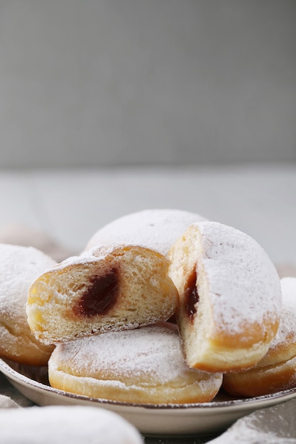 Hausgemachte leckere Donuts zum Nachtisch