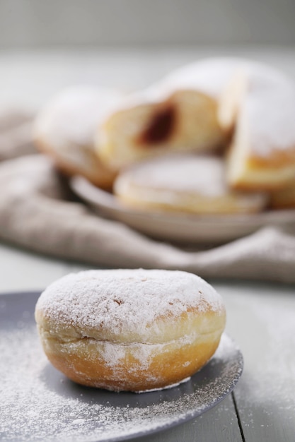 Kostenloses Foto hausgemachte leckere donuts zum nachtisch