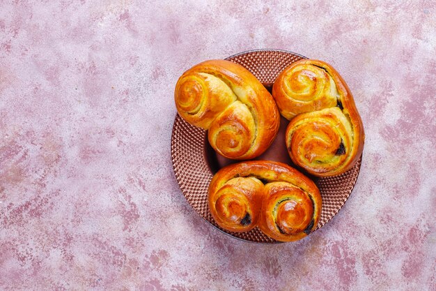 Hausgemachte leckere Schokoladenbrötchen.