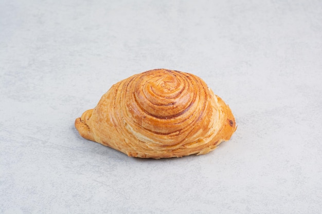 Hausgemachte süße Plätzchen auf grauem Hintergrund. Foto in hoher Qualität