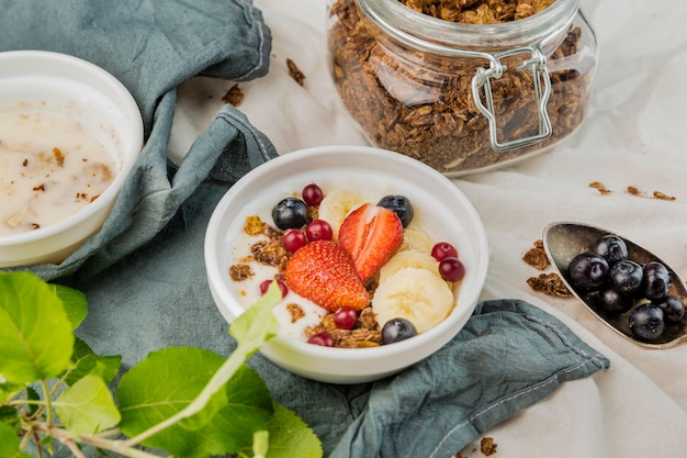 Kostenloses Foto hausgemachtes frühstück zum servieren bereit