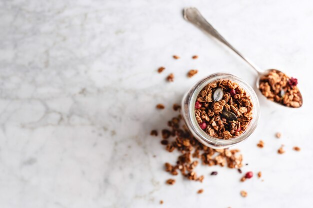 Hausgemachtes Müsli mit Beeren