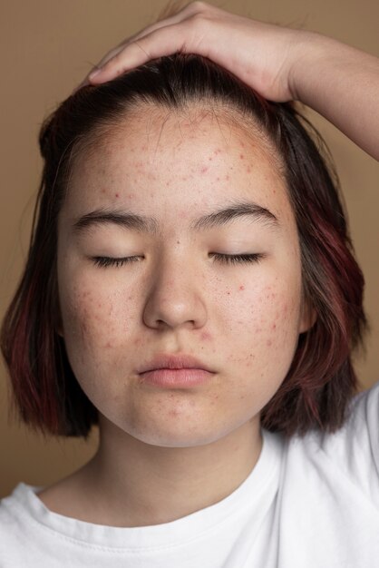 Hautporen während der Gesichtspflege hautnah