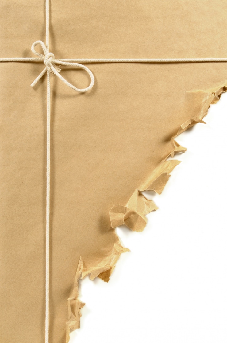 Kostenlose Foto heftiges braunes papier paket oder paket