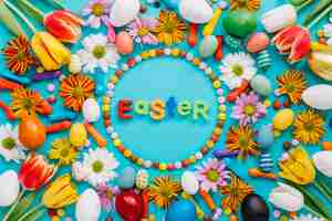 Kostenloses Foto heller stapel von ostern dekor und eier