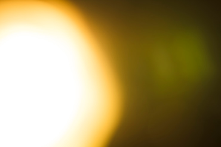 Kostenlose Foto helles licht auf schwarzem hintergrund