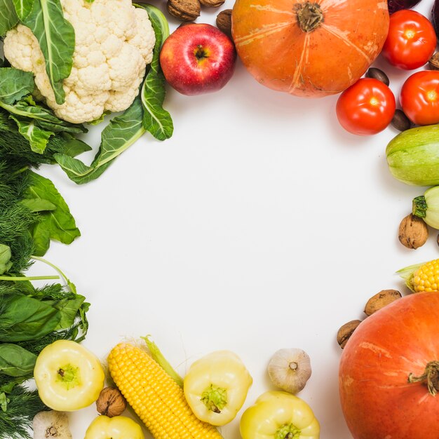 Herbst-Food-Konzept mit kreisförmigen Raum