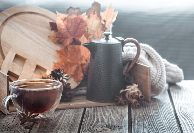 Herbstkomposition im Innenraum