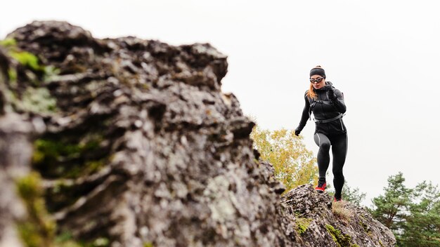 Herbstlauf im Freien Workout Vorderansicht Stein