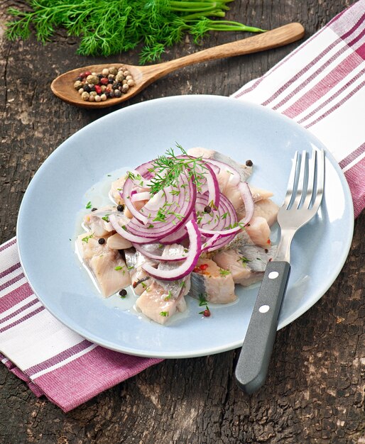 Heringsalat mit Zwiebeln