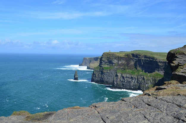 Herrliche Landschaft der Cliffs of Moher in Irland