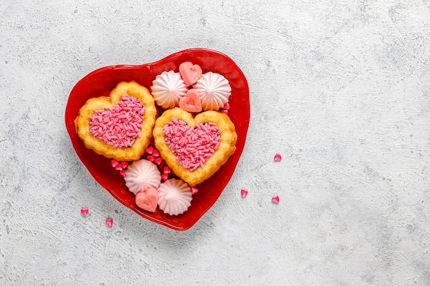 Herzförmige Kuchen zum Valentinstag.