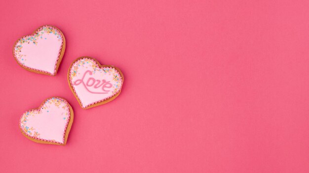 Herzförmige Plätzchen mit Kopienraum für Valentinstag