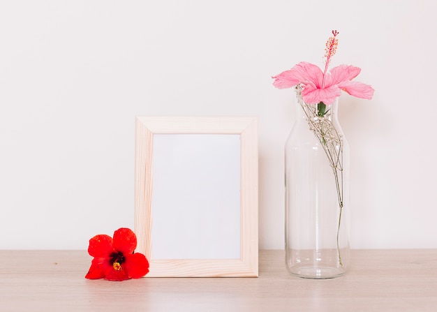 Hibiskus in einer Flasche