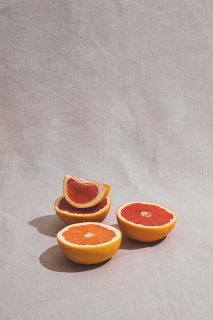 High Angle leckere Grapefruit Arrangement