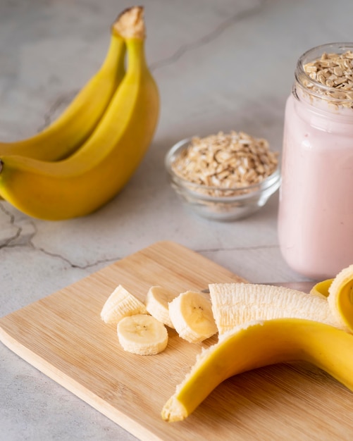 High Angle leckeren Bananen-Smoothie