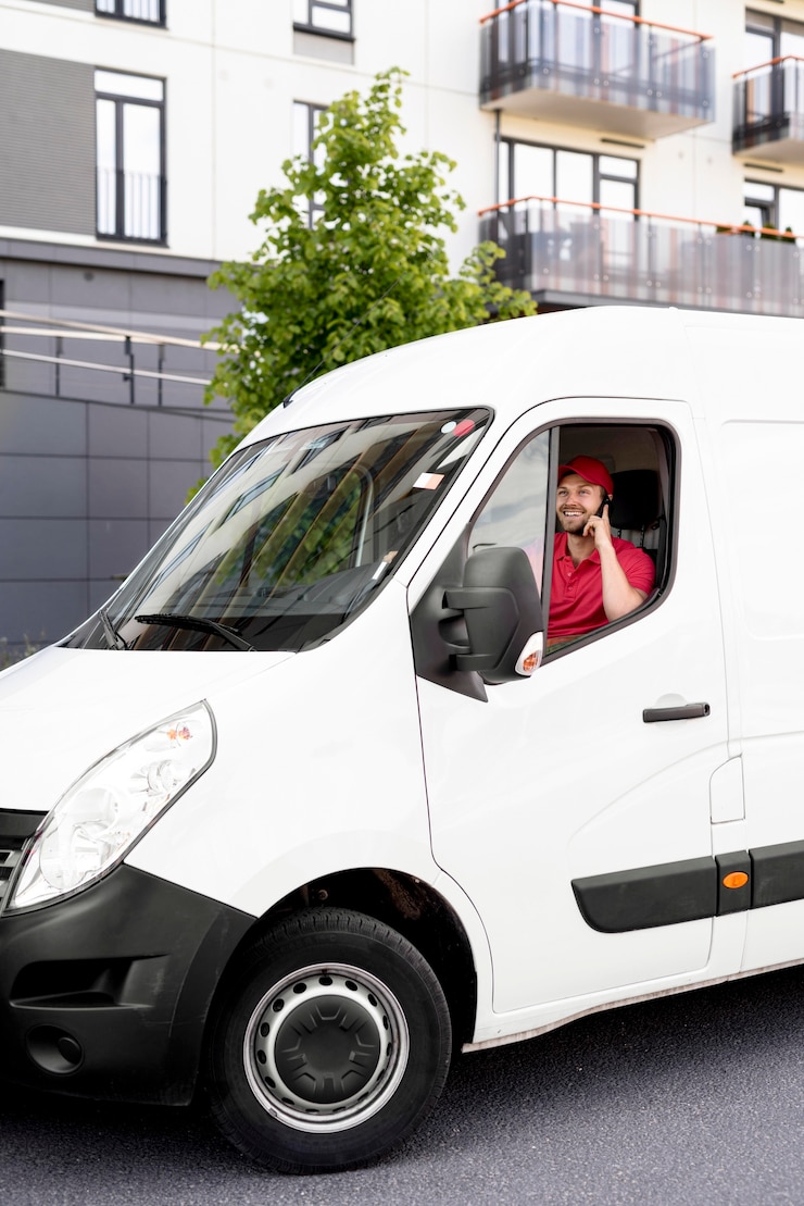 Kostenlose Foto high angle lieferservice auto