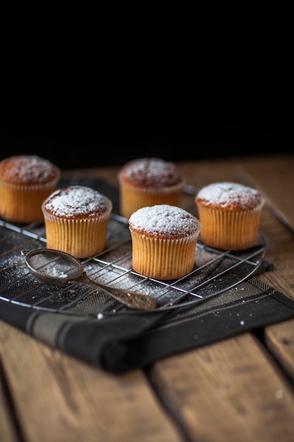 High Angle Muffins auf Tablett