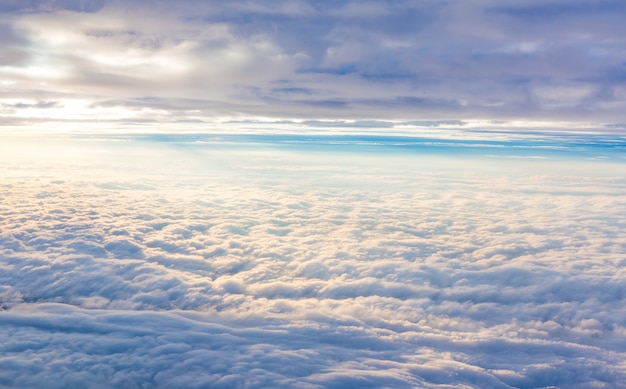 Himmel mit Wolken bedeckt