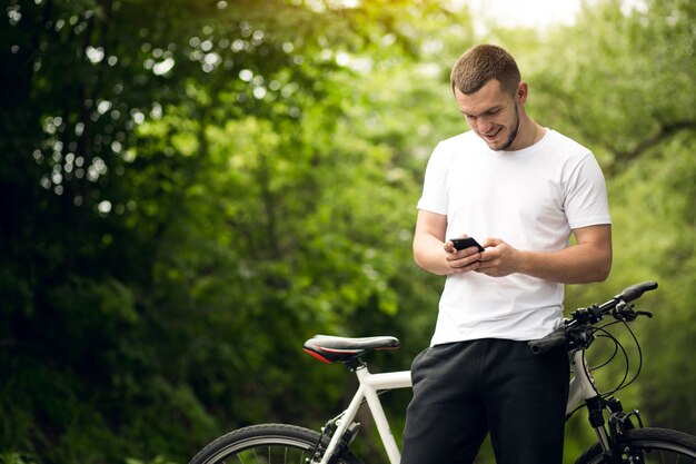 Hintergrund aktives Radfahren erwachsenes Fahrrad