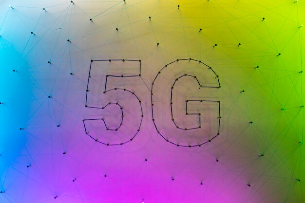 Hintergrund der zeitgenössischen Technologie 5g mit Steigung