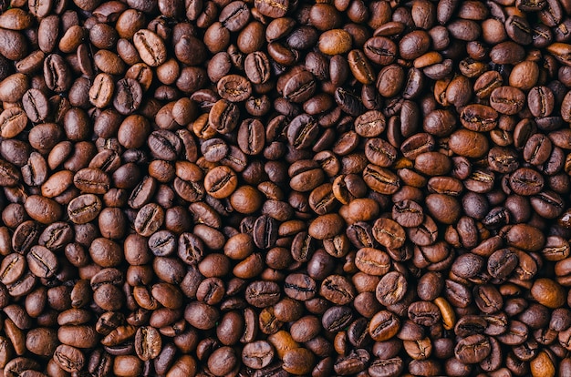 Hintergrund gerösteter frischer brauner Kaffeebohnen - perfekt für eine coole Tapete
