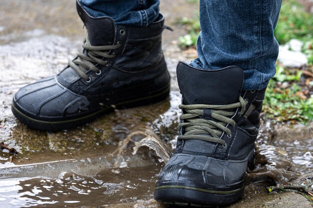 Hochwertige wasserdichte Stiefel für schlechtes Wetter in der Nähe