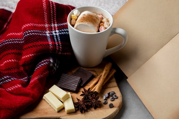 Hochwinkelzusammensetzung von Winterhygge-Elementen