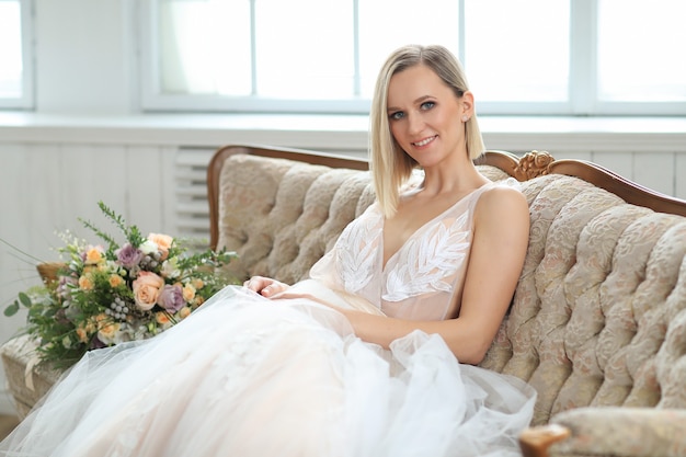 Hochzeit. Schöne Braut in einem Hochzeitskleid