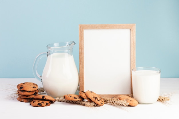 Kostenloses Foto hölzerner kopienraumrahmen mit plätzchen