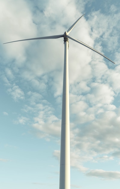 Kostenloses Foto hohe windkraftanlage mit bewölktem himmel