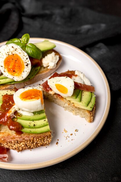 Hoher Winkel der köstlichen gesunden Mahlzeit