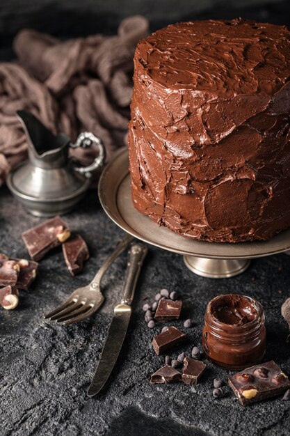 Hoher Winkel des köstlichen Schokoladenkuchenkonzepts