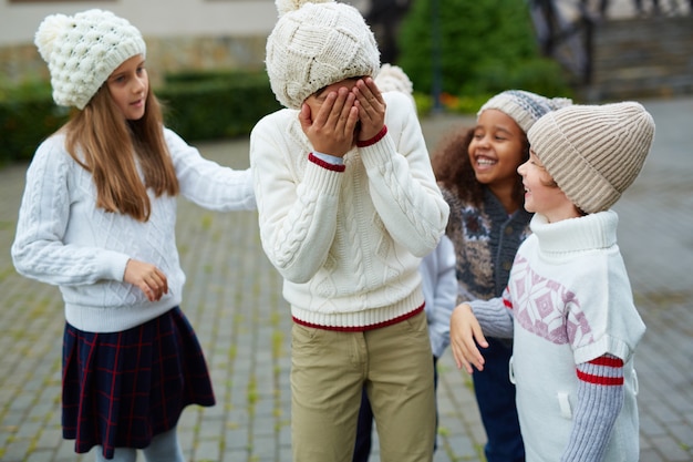 Hohn auf Klassenkameraden