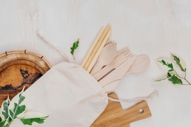 Kostenloses Foto holzlöffel für hausgemachtes essen